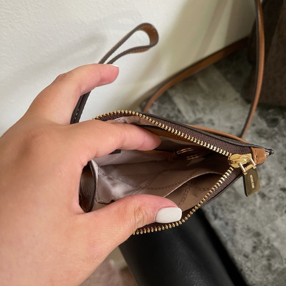 Michael kors purse with wallet - Picture 7 of 7